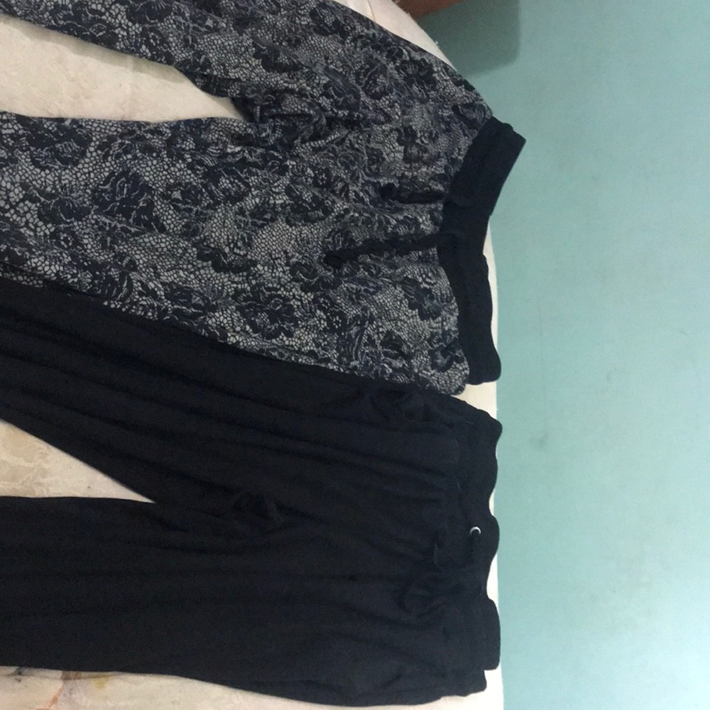 2 pair of yoga pants